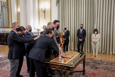 Ανασχηματισμός – Τα «κλικ» της ορκωμοσίας των νέων μελών της κυβέρνησης