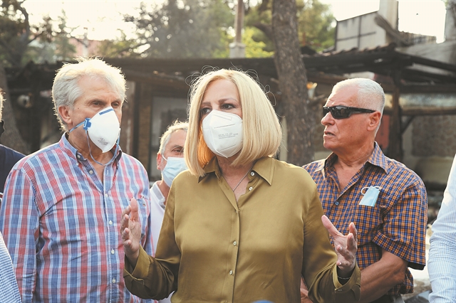 «Σημαία αντιπολίτευσης» την επομένη των πυρκαγιών