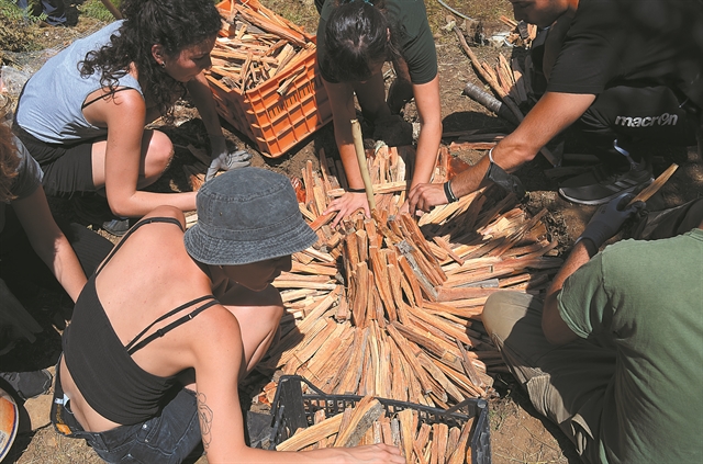 Η «μυσταγωγία» παραγωγής κατραμιού