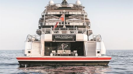 Στη «χρυσή σκιά» του ηφαιστείου