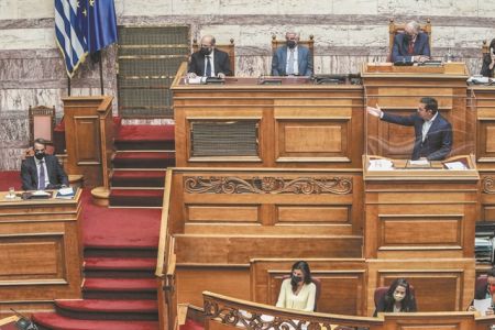 Κλίμα πόλωσης πάνω στα αποκαΐδια