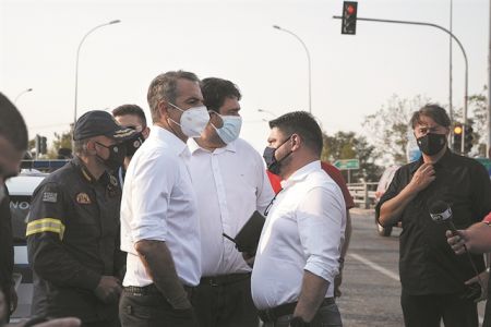 Τριπλή δοκιμασία για το Μαξίμου