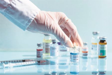 Η ισχύς εν τη… μείξει για τα εμβόλια