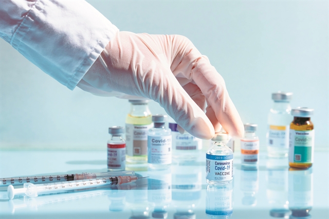 Η ισχύς εν τη… μείξει για τα εμβόλια