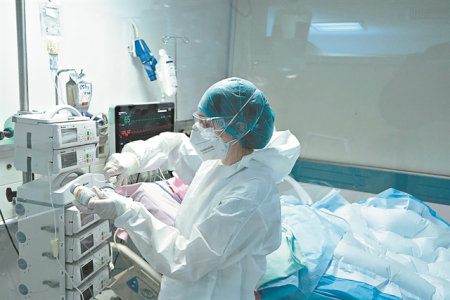 Κρήτη: Παραμένει διασωληνωμένο το κοριτσάκι που παρέσυρε ο πατέρας του – Οι γιατροί μείωσαν τα φάρμακα