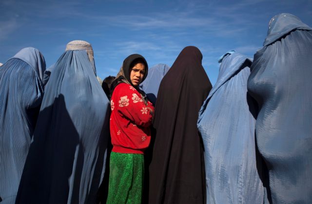Αφγανιστάν – Μπούργκες, απειλές & φτώχεια επέστρεψαν – Ο εφιάλτης των Ταλιμπάν | tovima.gr