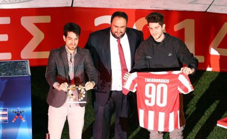 Όταν ο Ολυμπιακός τίμησε τον σπουδαίο Μίκη Θεοδωράκη