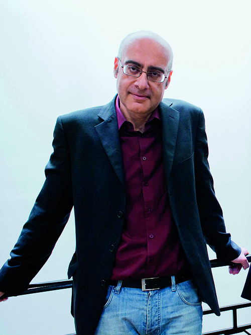 Kώστας Κουτσουρέλης, «Υπάρχει περισσότερη καλή ποίηση σήμερα στη μουσική παρά στα βιβλία»