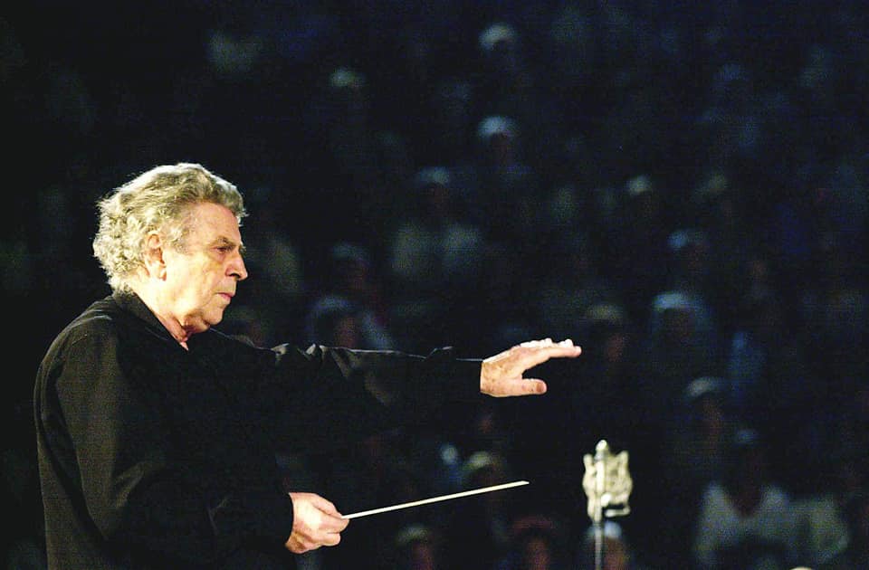 Βαγγέλης Μαρινάκης για Μίκη Θεοδωράκη – «Περνά δαφνοστεφανωμένος στην αιωνιότητα»