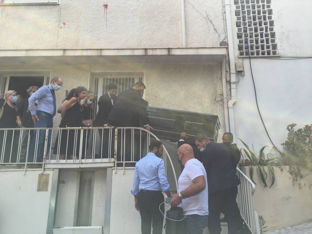 Μίκης Θεοδωράκης – «Αθάνατος» φώναζε ο κόσμος έξω από το σπίτι του