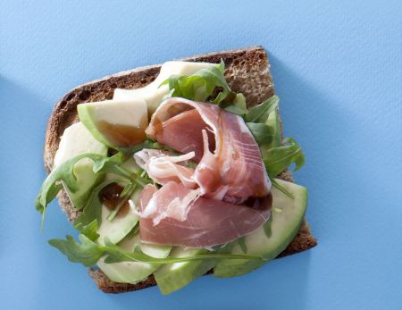 Αβοκάντο με ρόκα και προσούτο Ευρυτανίας