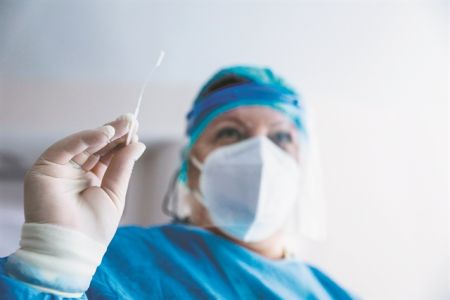 Μάχη με τις ρωγμές στο τείχος ανοσίας