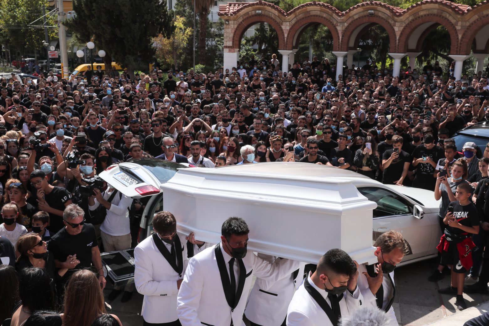 Mad Clip – Θλίψη στο τελευταίο αντίο στον τράπερ – Συγκλονιστικές στιγμές στην κηδεία