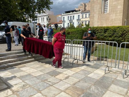 Μίκης Θεοδωράκης – Ο Α. Κούγιας χαρακτήρισε «παρωδία» τη δίκη για το γραφείο τελετών