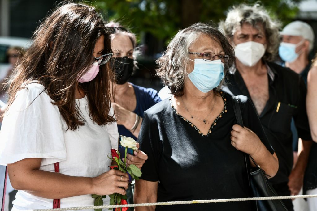 Μίκης Θεοδωράκης – Η Ελλάδα υποκλίνεται στον παγκόσμιο Έλληνα