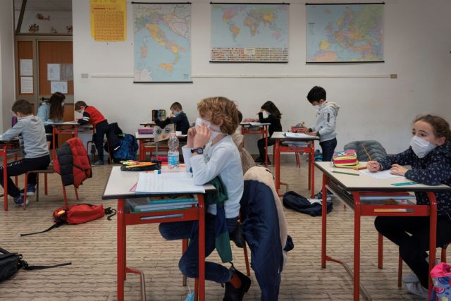 Σχολεία – Πώς και πότε θα προμηθευτούν τα 5 self test μαθητές και εκπαιδευτικοί | tovima.gr
