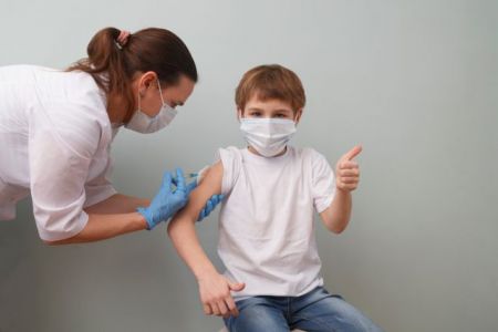 Μακρή – Ρισκάρουν οι γονείς που δεν εμβολιάζουν τα παιδιά τους