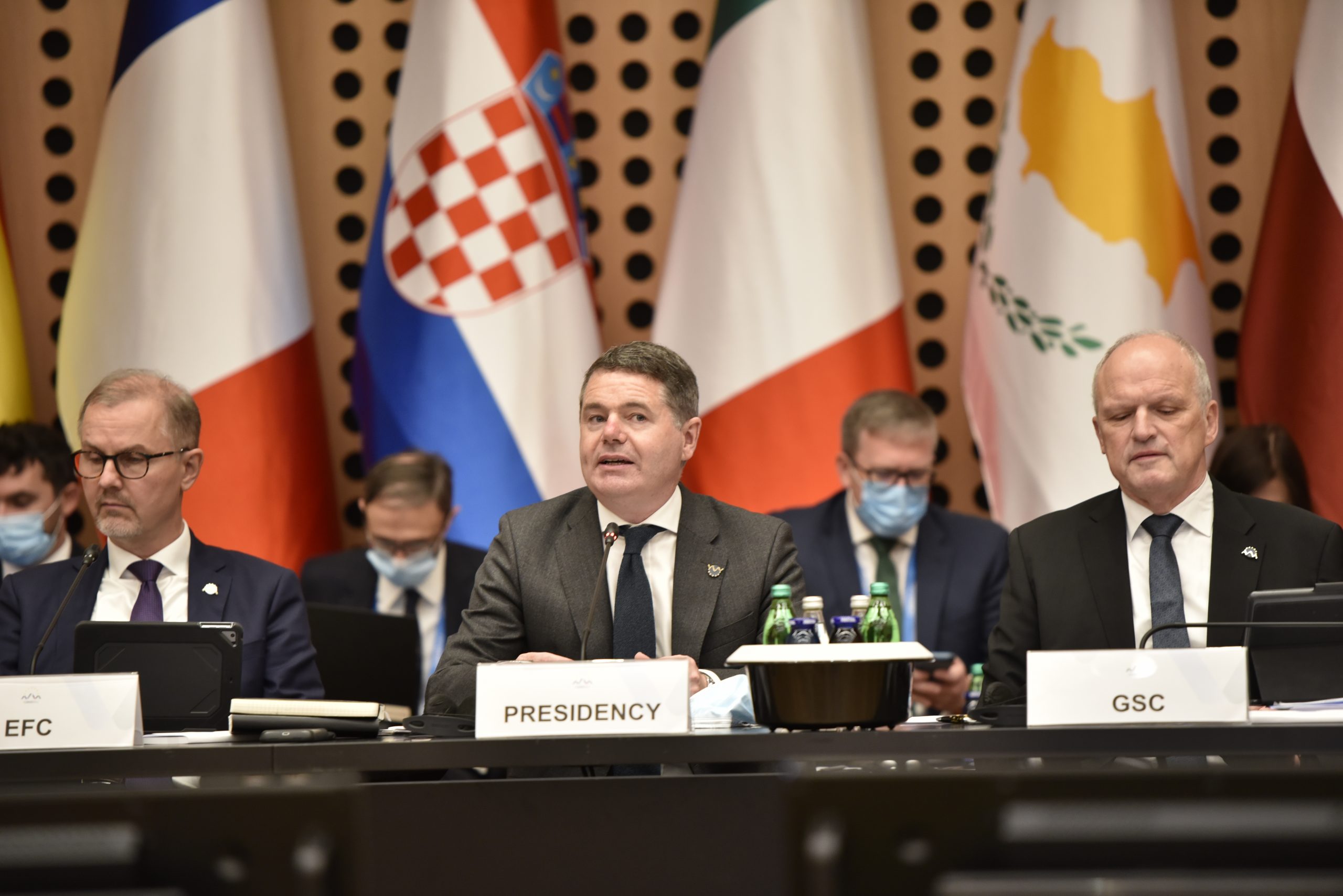 Eurogroup  – Να διατηρηθούν τα μέτρα στήριξης – Τα τρία μηνύματα που στέλνει