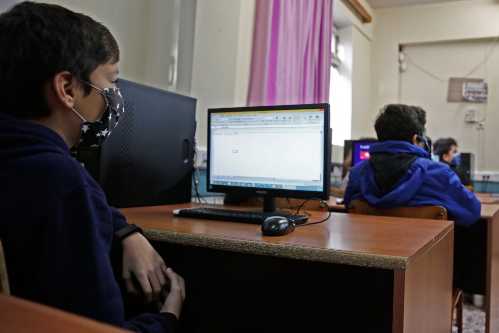 Μακρή – Τα σχολεία θα κλείσουν μόνο αν το πουν οι ειδικοί