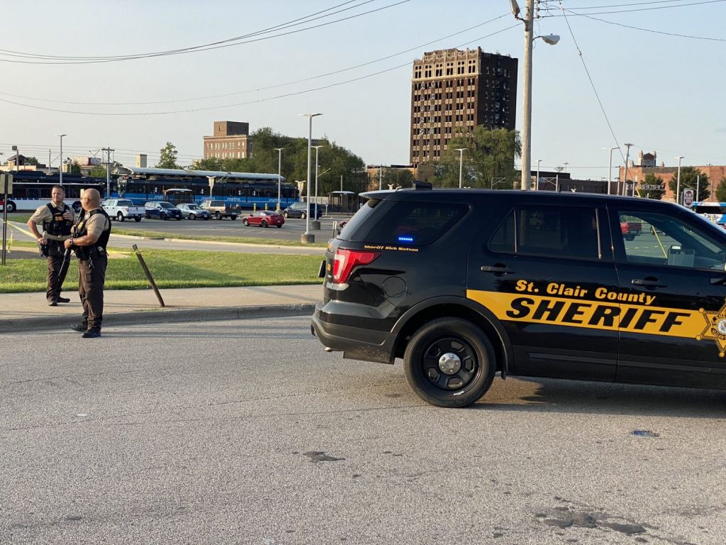 ΗΠΑ – Τραυματισμοί από σφαίρες και σύγκρουση των δραστών με τρένο στο Ιστ Σεντ Λούις