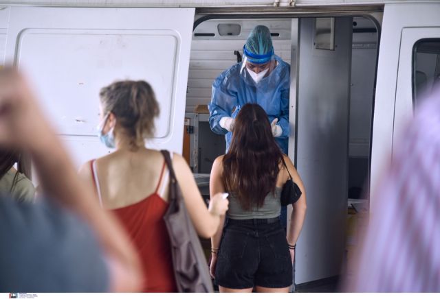 Τρέχουν για rapid test πριν την έναρξη των μέτρων – Το αδιαχώρητο στα διαγνωστικά κέντρα
