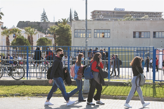 Τα «κλειδιά» για να μείνουν τα σχολεία ανοιχτά – Τι λένε οι ειδικοί στο ΒΗΜΑ | tovima.gr