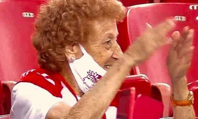 Η πιο πιστή φίλη του Ολυμπιακού – «Έκανα το εμβόλιο για την ομάδα και μόνο»