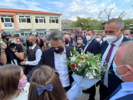Μητσοτάκης – Εγκαινίασε το νέο σχολείο στο Δαμάσι
