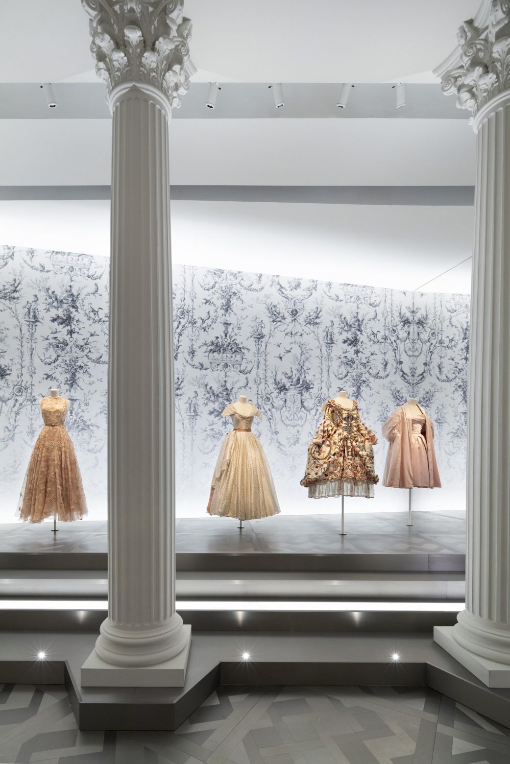 Η θρυλική έκθεση «Christian Dior: Designer of Dreams» πάει Νέα Υόρκη