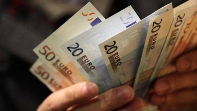 Αφορολόγητες οι γονικές παροχές σε χρήμα – 800.000 ευρώ το όριο