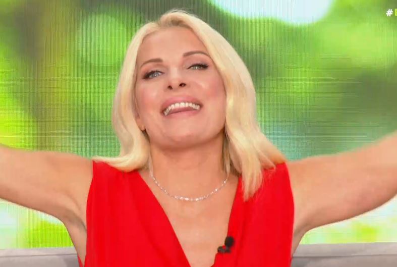 Ελένη Μενεγάκη – Συγκίνηση στην πολυαναμενόμενη πρεμιέρα του MEGA