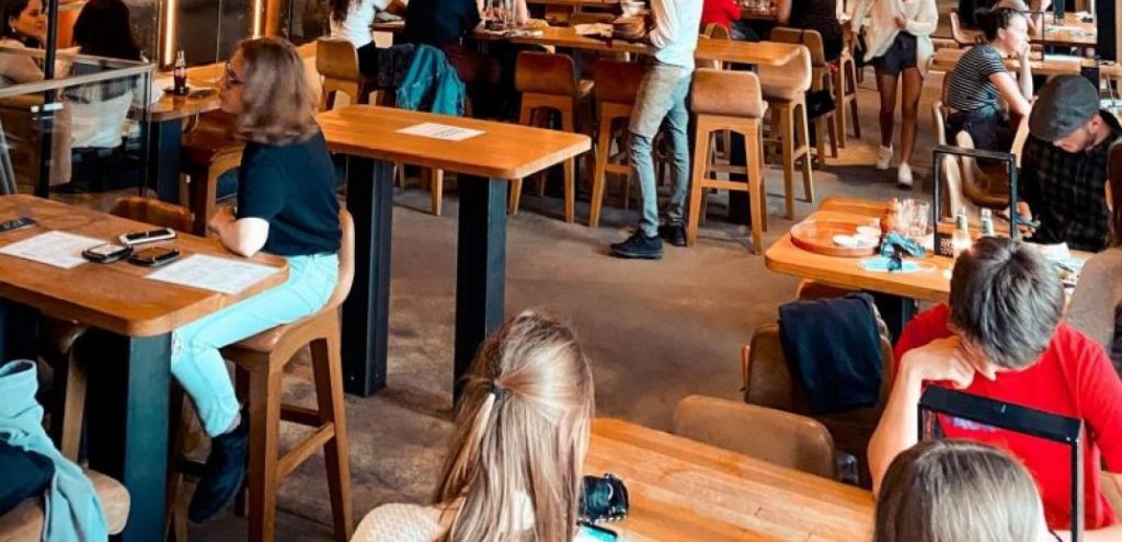 Κορωνοϊός – Με rapid test η είσοδος των παιδιών 12-17 ετών στους εσωτερικούς χώρους εστίασης και ψυχαγωγίας