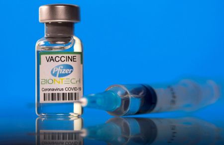 Εμβόλιο – Πόσο μειώνεται η αποτελεσματικότητα κάθε μήνα σύμφωνα με τη Pfizer