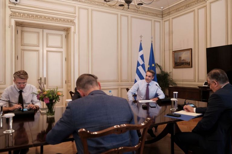 PM Mitsotakis chairs meeting on civil defence action plan, asks for close cooperation | tovima.gr