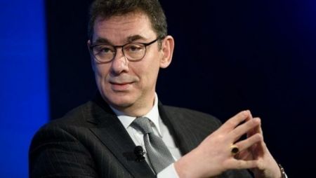 Χρυσό Μετάλλιο Αριστείας σε Άλμπερτ Μπουρλά και Γιάννα Αγγελοπούλου – Δασκαλάκη από το ΕΑΠ