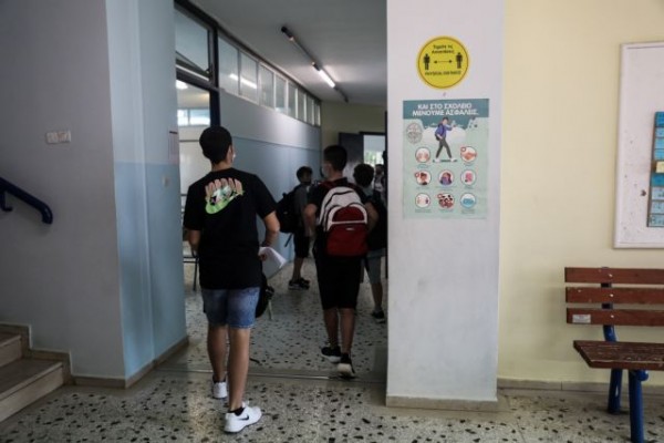 Κορωνοϊός – Αγώνας δρόμου για ανοιχτά σχολεία – Πότε θα φανεί το αποτύπωμα;