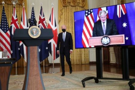 AUKUS – Πώς η συμμαχία ΗΠΑ, Βρετανίας, Αυστραλίας ανατρέπει τις ισορροπίες – Στο στόχαστρο το Πεκίνο – Οργή Γαλλίας