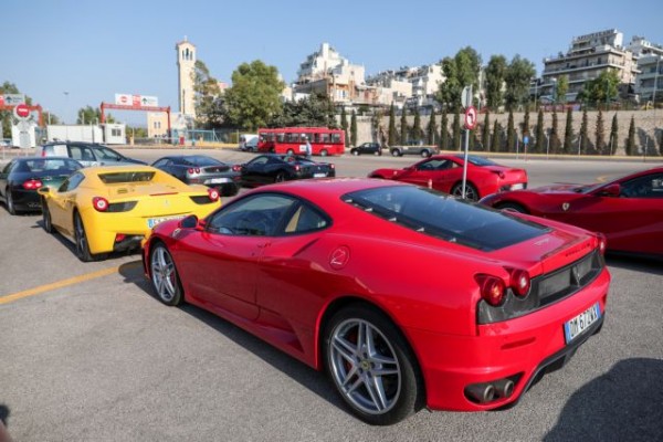 «Πλημμύρισε» ο Πειραιάς από Ferrari – Δείτε εντυπωσιακές εικόνες