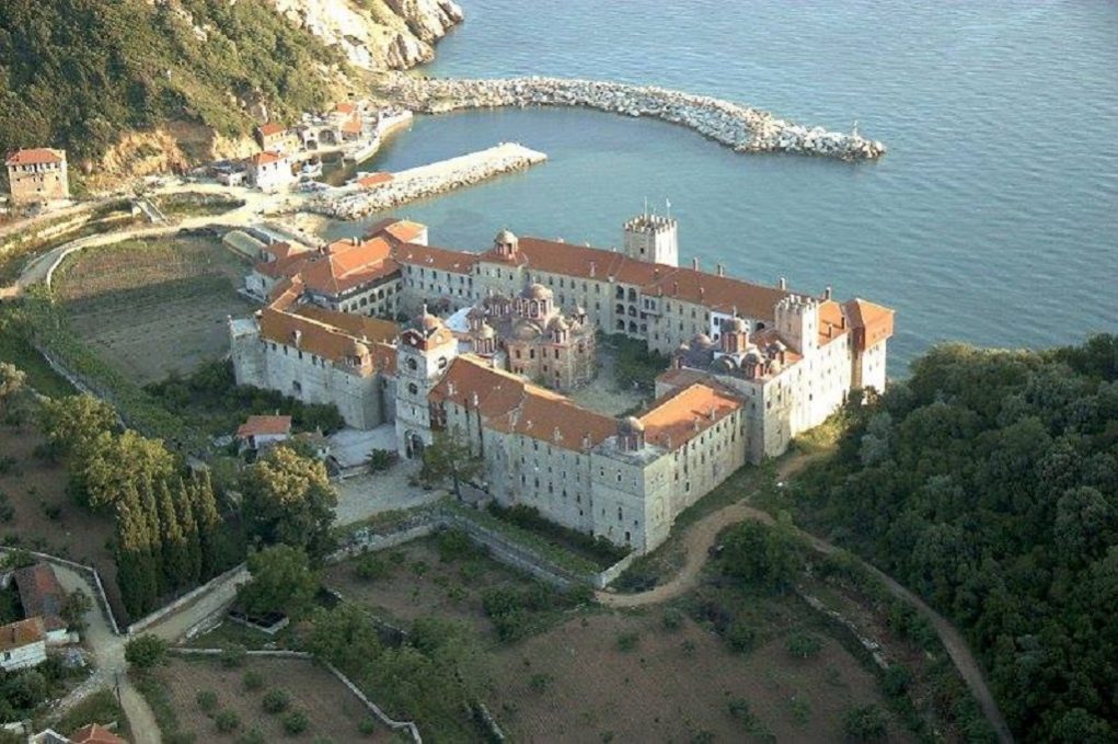 Άγιο Όρος – Κρούσματα κορωνοϊού στην Ι.Μ. Εσφιγμένου – Στο νοσοκομείο τρεις μοναχοί