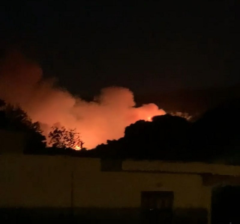 Μεγάλη φωτιά στην Νέα Μάκρη – Εκκενώνονται Λιβίσι και Άγιος Εφραίμ