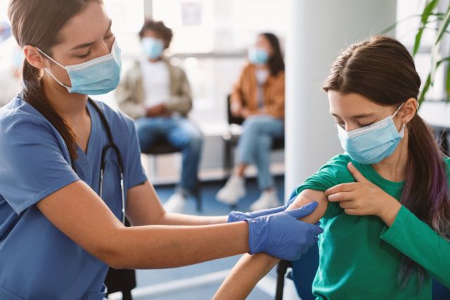 Εμβολιασμοί – Κατατέθηκε η τροπολογία για τα 50gb στους νέους που θα κάνουν το εμβόλιο | tovima.gr