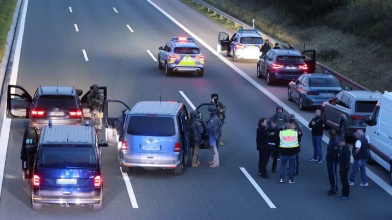 Συναγερμός στη Γερμανία – Ένοπλος σε λεωφορείο κρατά ομήρους | tovima.gr