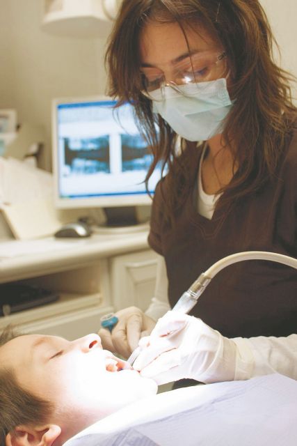 Πρόεδρος Οδοντιατρικού Συλλόγου Αττικής – Χωρίς rapid test οι εμβολιασμένοι στα οδοντιατρεία με νέα ΚΥΑ