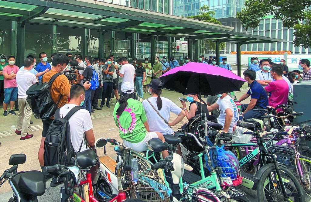 Κίνα – Πώς από ατμομηχανή, γίνεται αδύναμος κρίκος