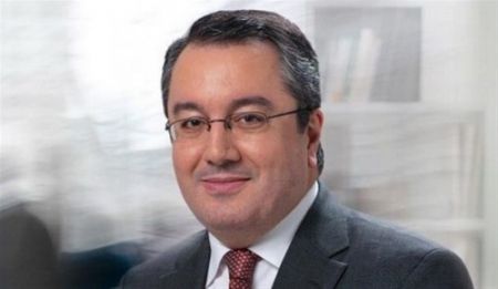 Ο Μόσιαλος «τρολάρει» ξανά τους αντιεμβολιαστές