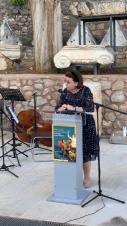 Λίνα Μενδώνη – Εγκαινίασε έκθεση στους Δελφούς