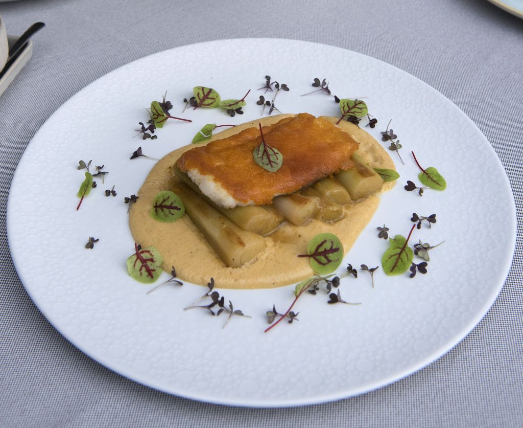 Μπακαλιάρος με πράσα αβγολέμονο