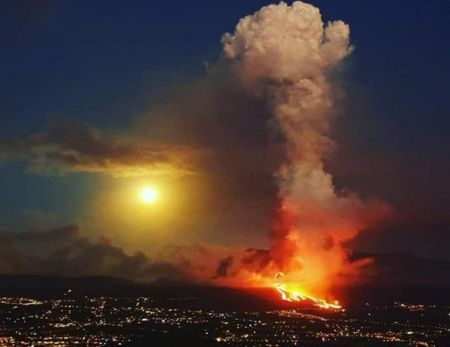 Λα Πάλμα – Συνεχίζονται οι εκρήξεις του ηφαιστείου – Εκκενώνονται και άλλες περιοχές