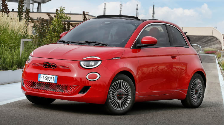 Fiat (500) RED: Ηλεκτρισμός στα κόκκινα για καλό σκοπό | tovima.gr