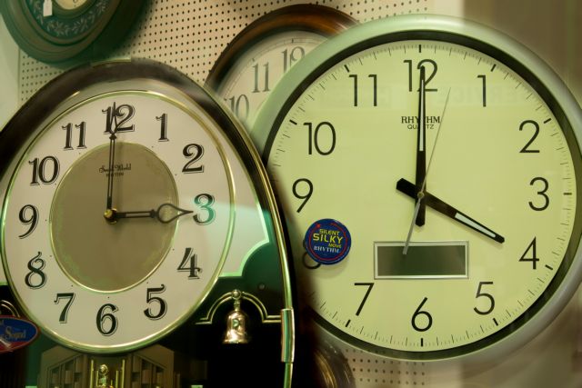 Αλλαγή ώρας: Γυρίζουμε τα ρολόγια μία ώρα μπροστά | tovima.gr